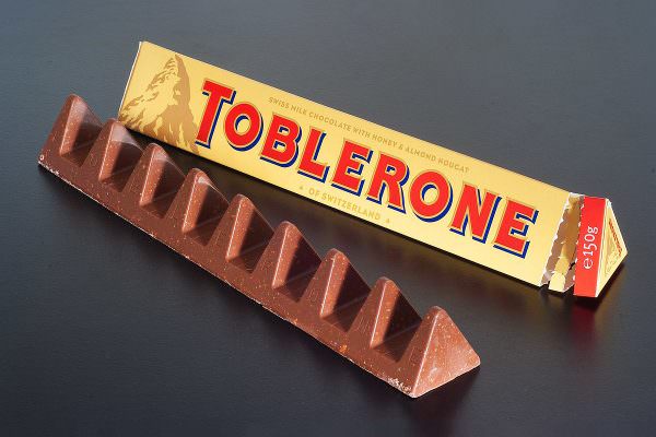 Tablette Toblerone chocolat suisse noir - confiserie epicerie sucré